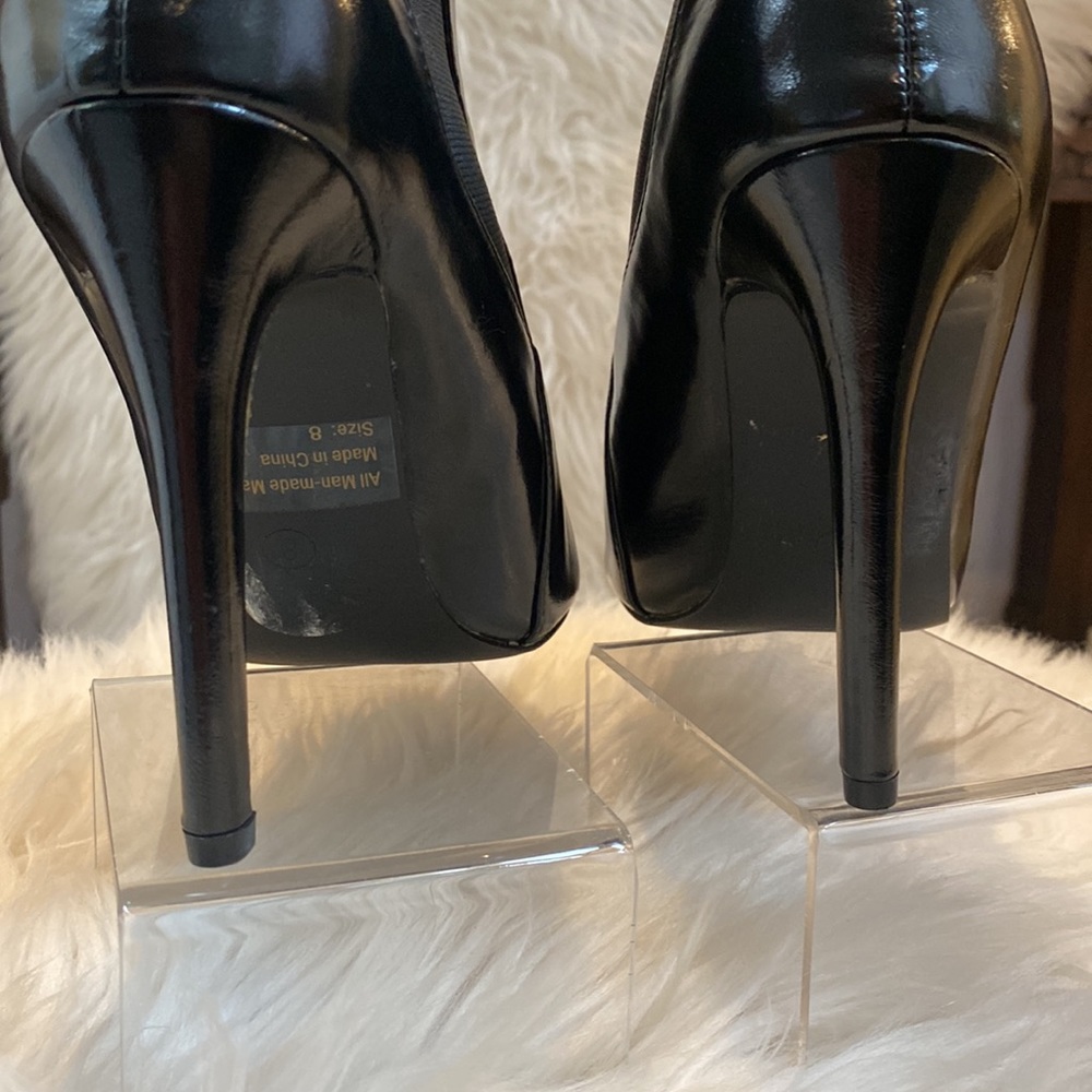 Black Pointy Toe Pull On Booties - image 3